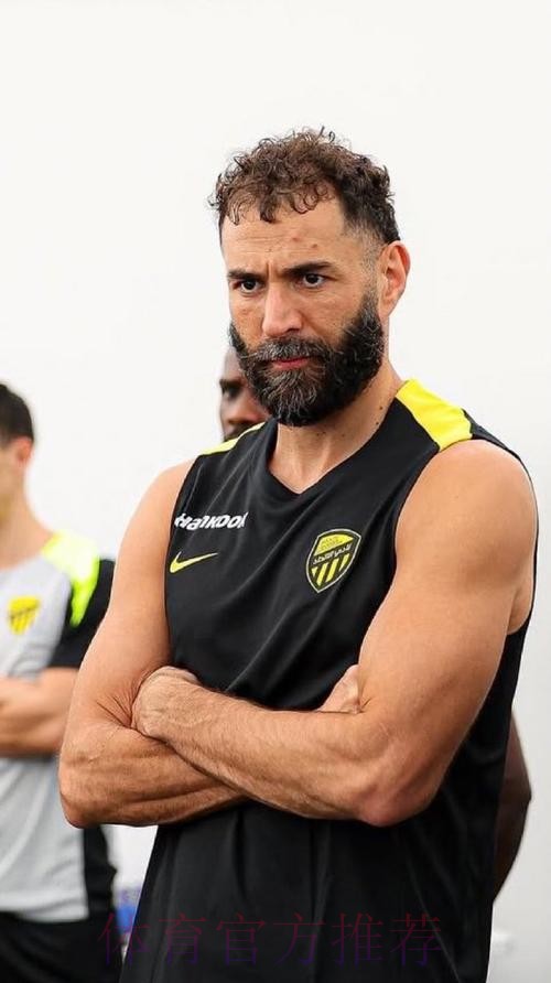 阿拉巴:本泽马表现不可思议 曼城一大优势是教练